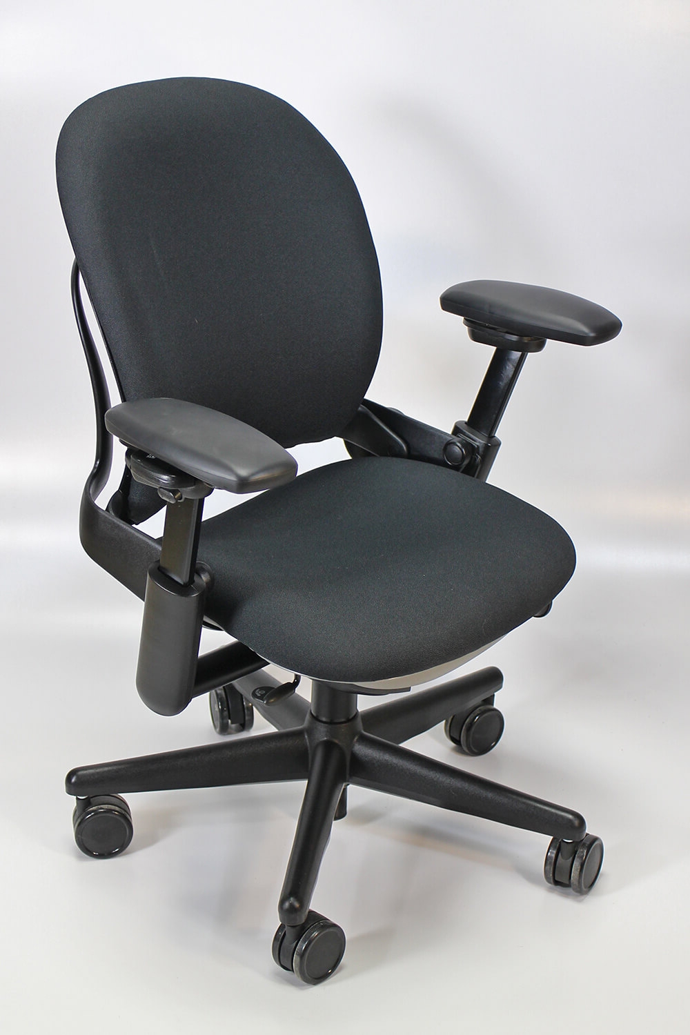 steelcase-chairs-steelcase-leap-v1.jpg