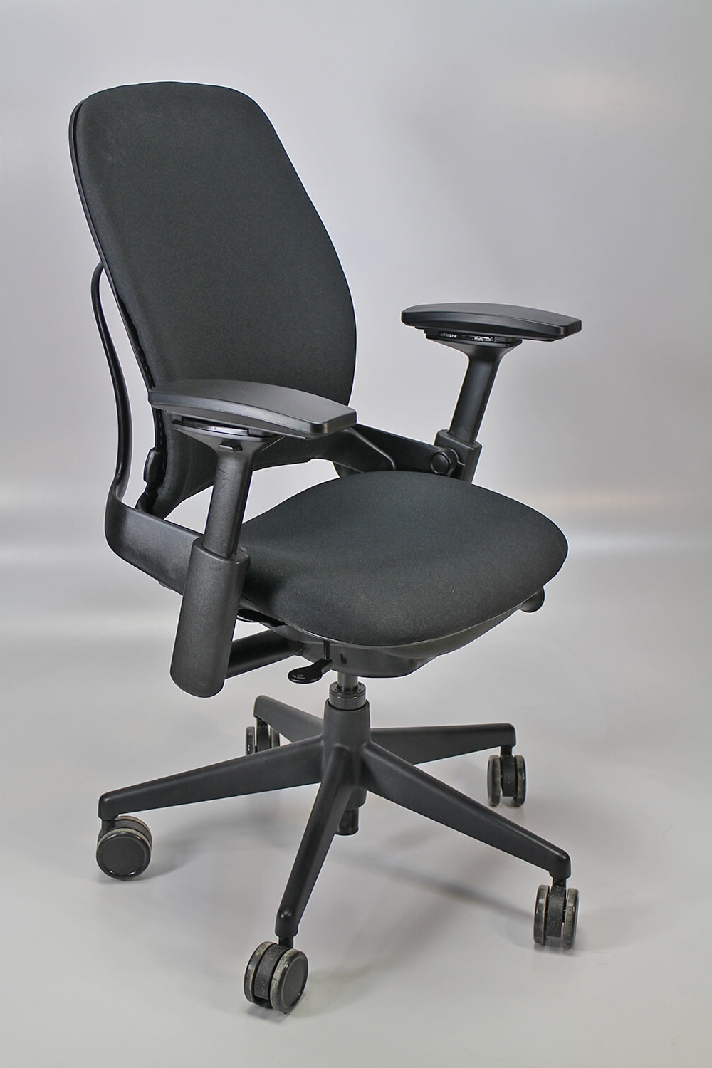 steelcase-chairs-steelcase-leap-v2.jpg