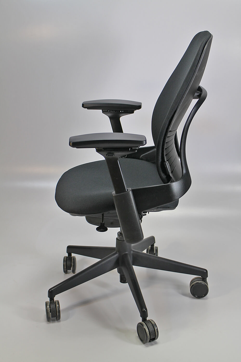 Steelcase leap v20side view